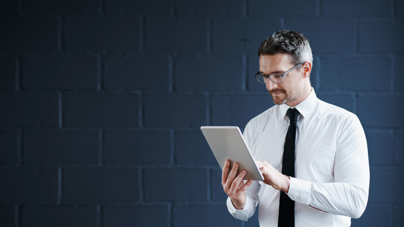 Hebron Costa Cruz de Oliveira destaca a leitura como instrumento de empatia e autoconhecimento.