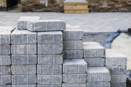 Como dimensionar piso intertravado para tráfego leve, médio e pesado exige critérios técnicos que evitam patologias e retrabalho, tema analisado por Valderci Malagosini Machado.