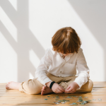 O TOD (Transtorno Opositor Desafiador) envolve comportamentos persistentes de oposição e desafio. Alexandre Costa Pedrosa explica como lidar com os sintomas de forma orientada.