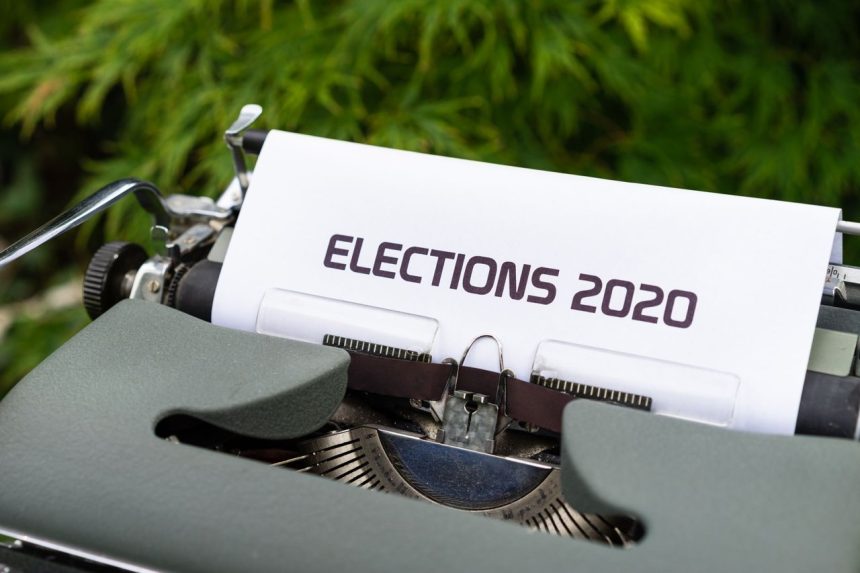 Urna eletrônica durante votação no segundo turno das eleições presidenciais